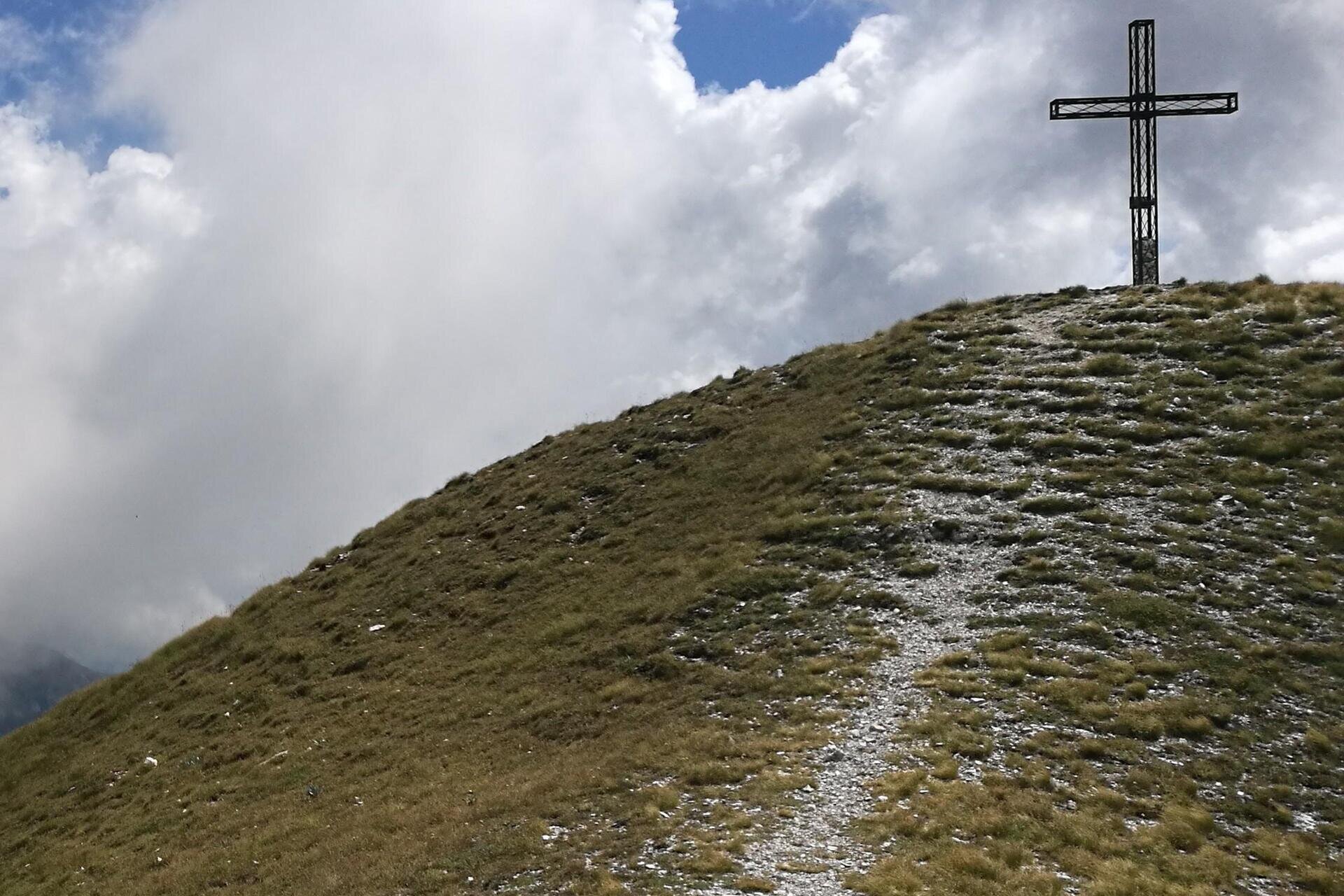 PER VALLI E CRESTE: P.ZZO 3 VESCOVI, MT. ROTONDO E LA VALLE DI RIO SACRO