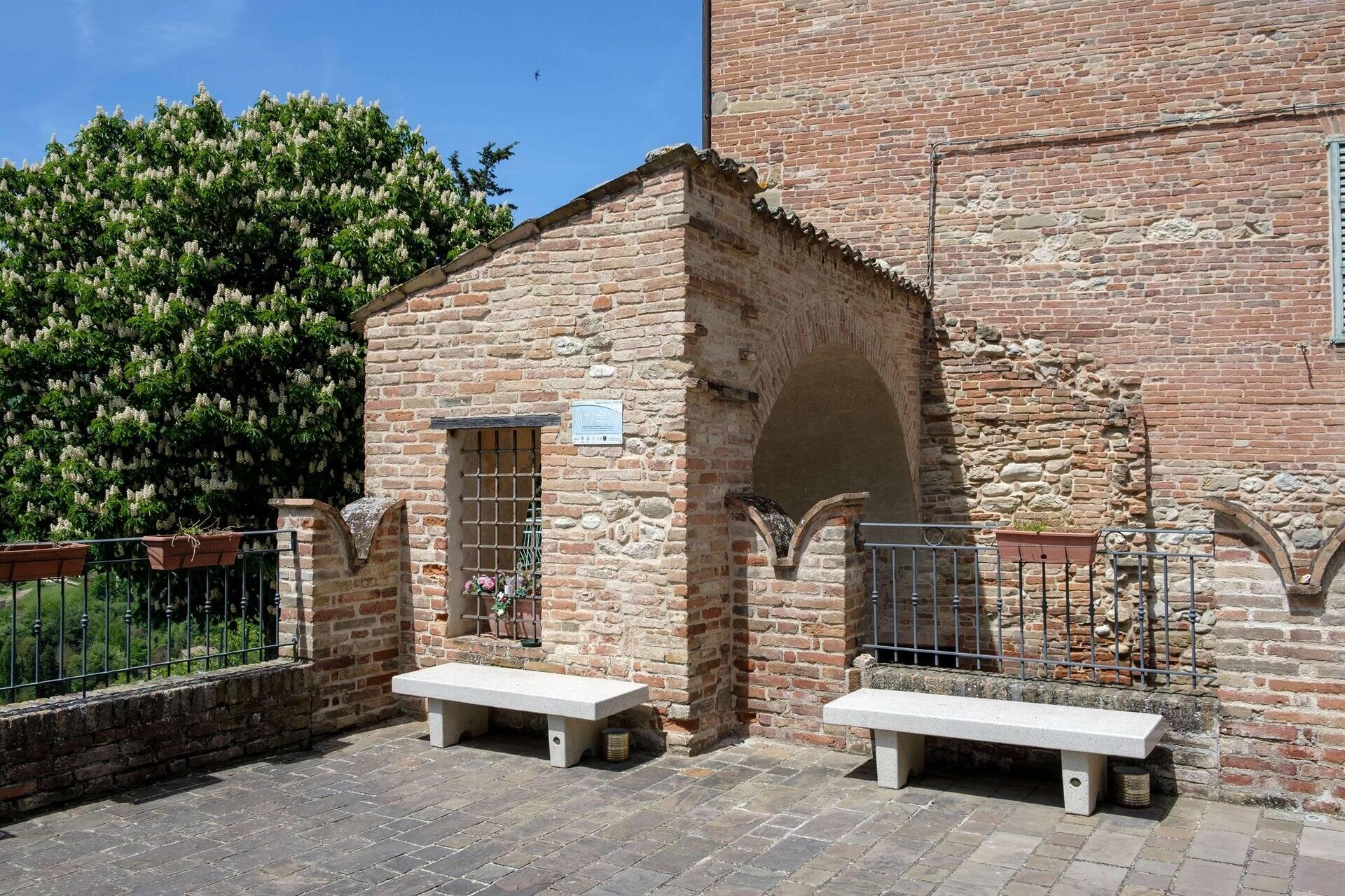 Porta di Valle o di Vetice
